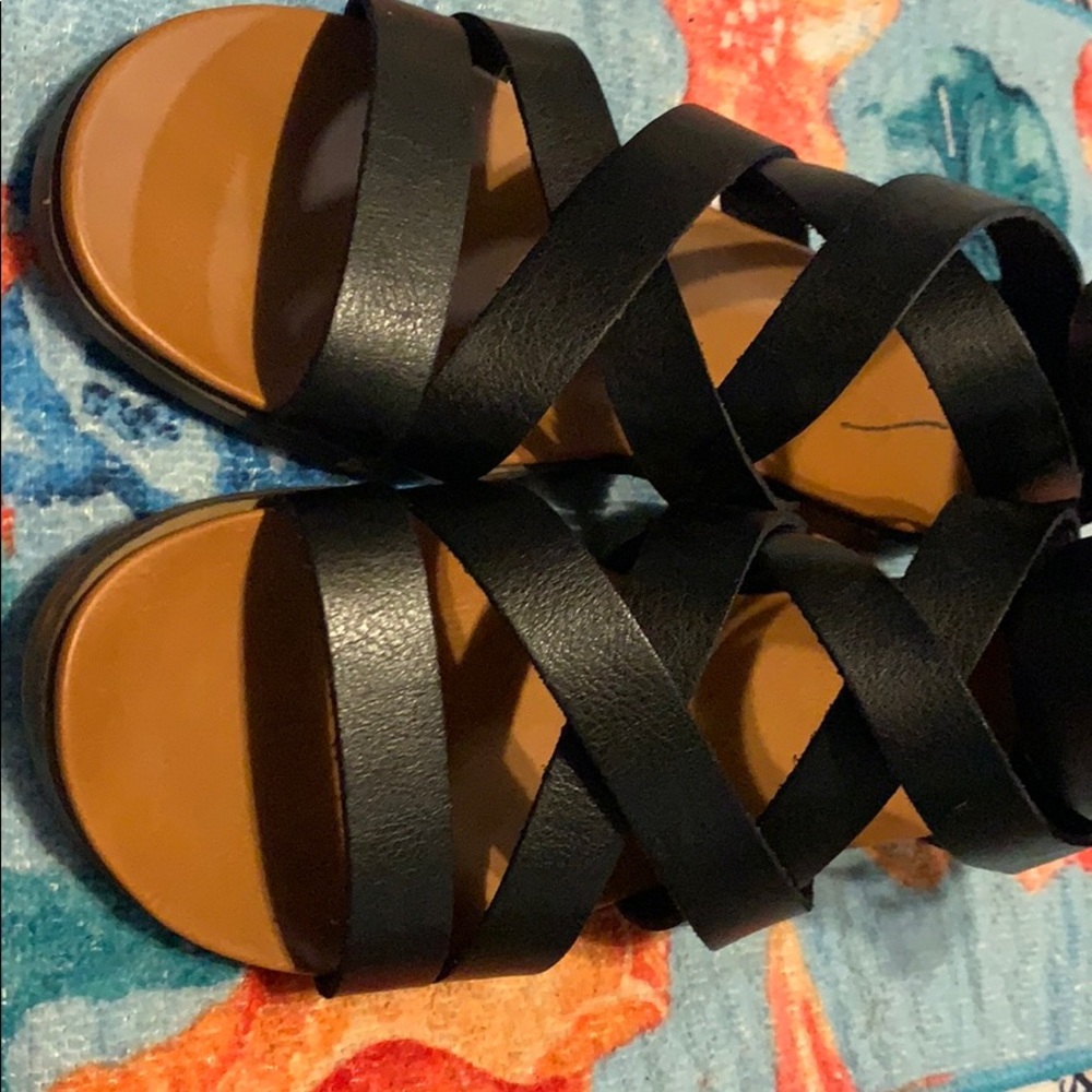 Black Universal thread Co. gladiator sandals
